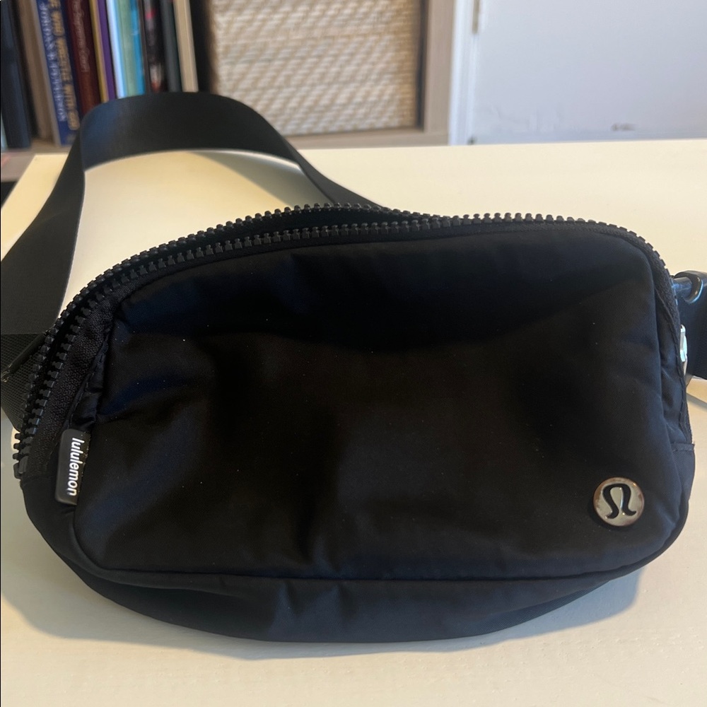 lululemon athletica Everywhere Belt Bag - Picture 5 of 7